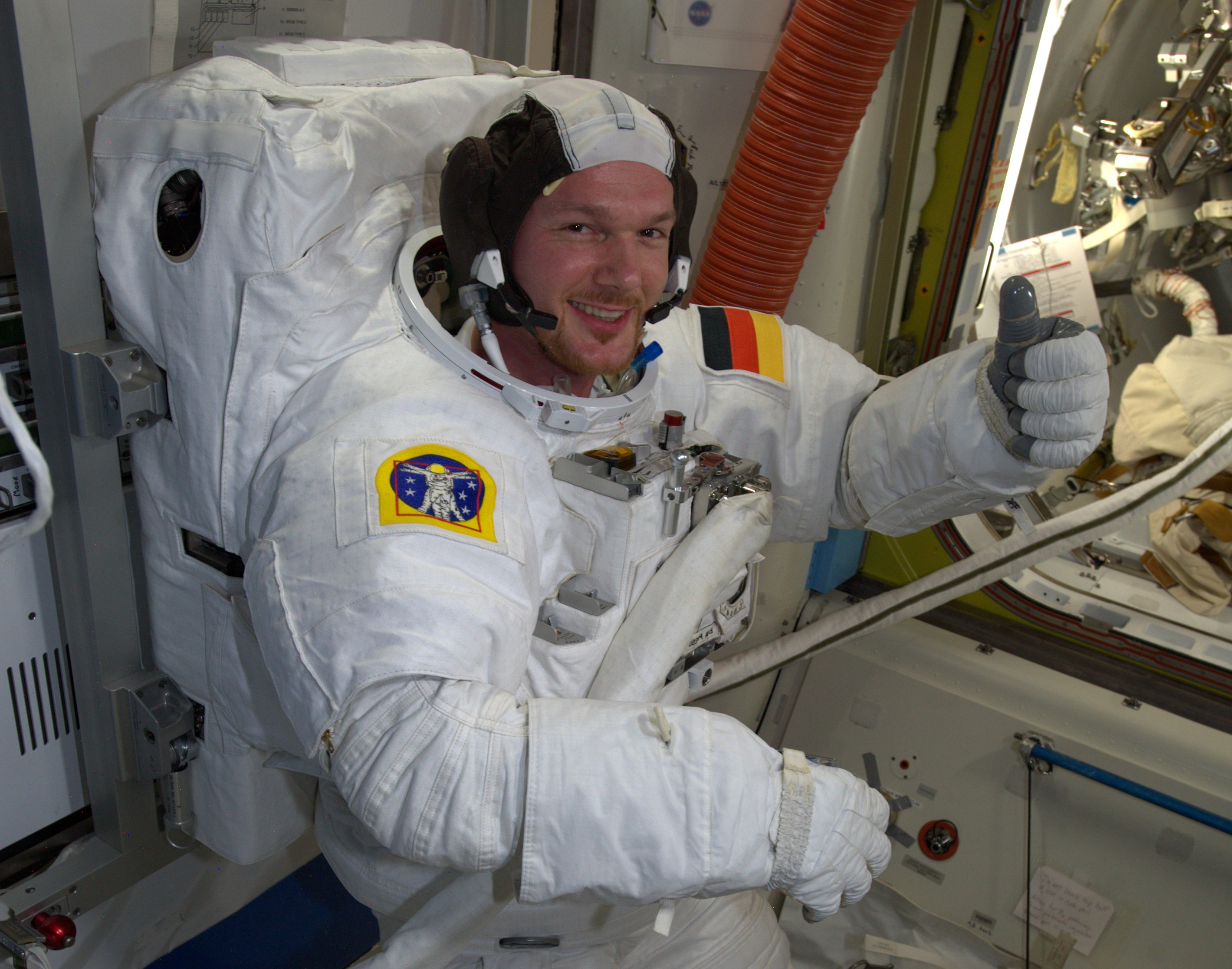 Thumbs-up_for_spacewalk